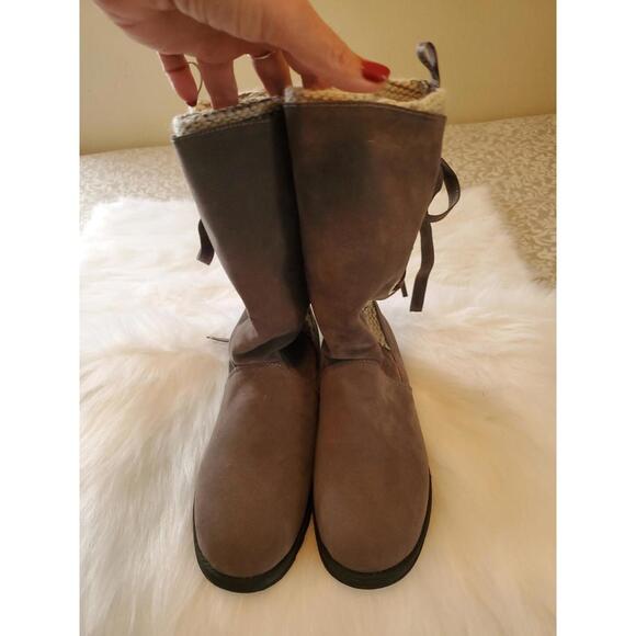 Muk Luks Grey Suede With Wool Inserts Size 7 - Picture 1 of 9